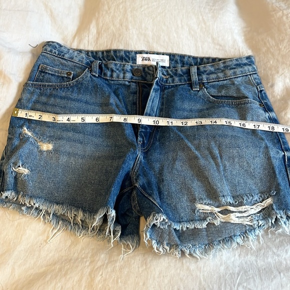 Zara Distressed Denim Jean Shorts - Picture 5 of 6